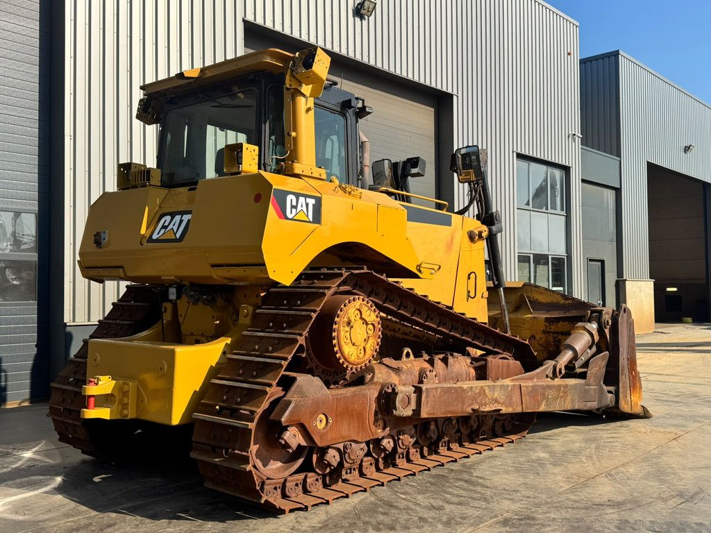 Caterpillar D8T