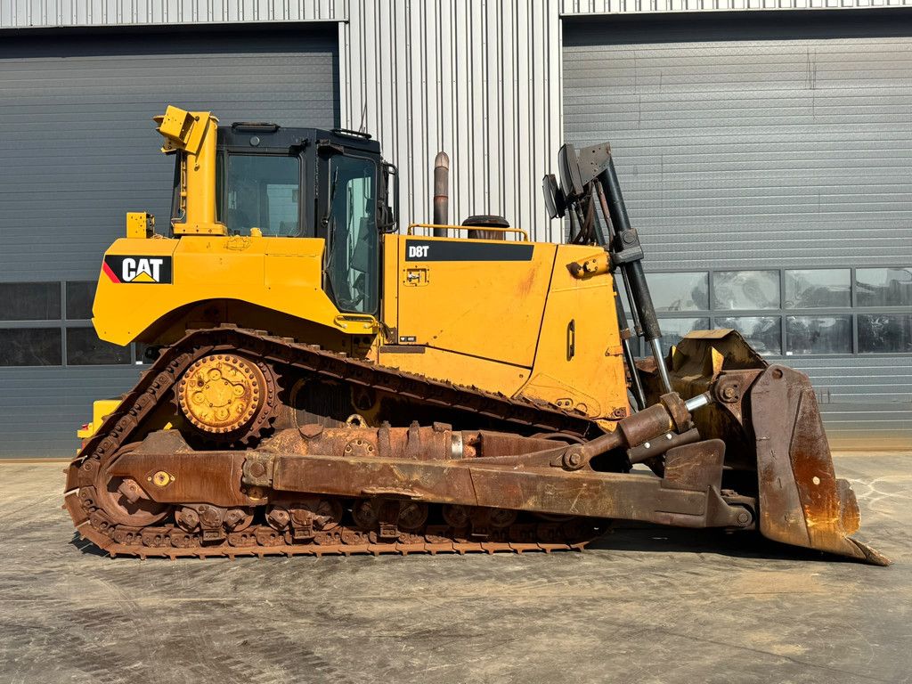 Caterpillar D8T