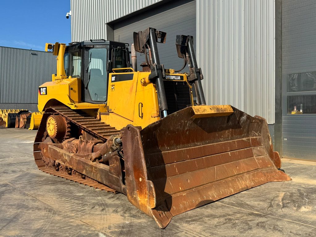 Caterpillar D8T