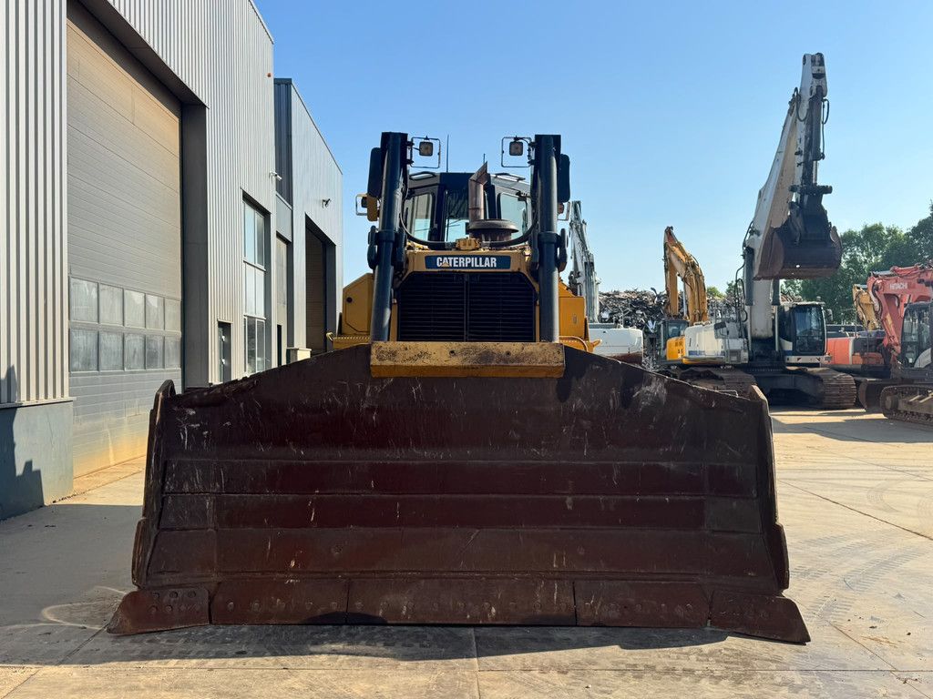 Caterpillar D8T