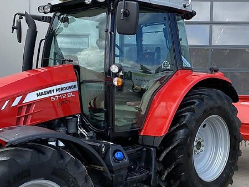 Massey Ferguson 5712 SL Dyna 4