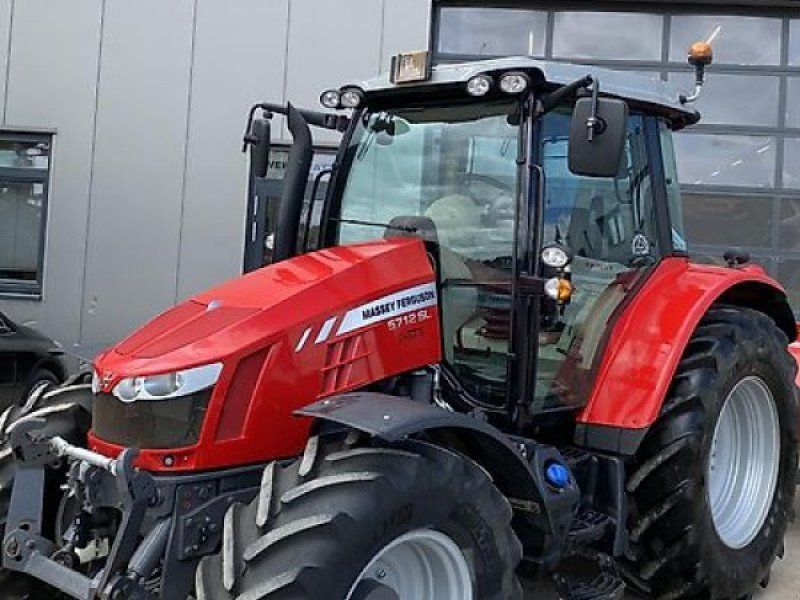 Massey Ferguson 5712 SL Dyna 4