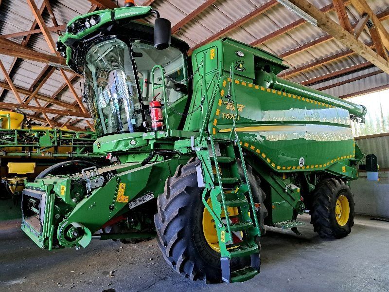 John Deere T670