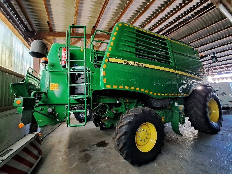 John Deere T670