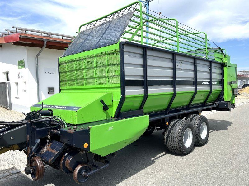 Deutz-Fahr FE 6.37 mit Querförderband und neuen Breitreifen