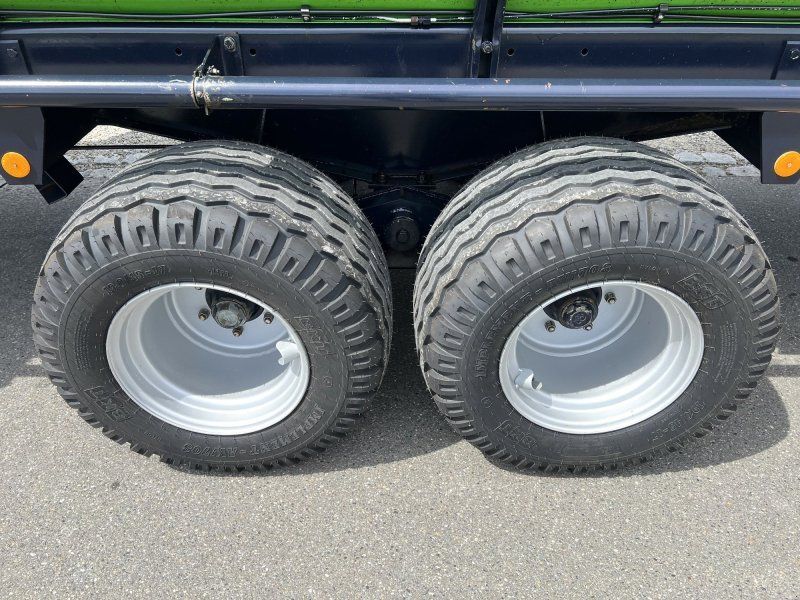 Deutz-Fahr FE 6.37 mit Querförderband und neuen Breitreifen