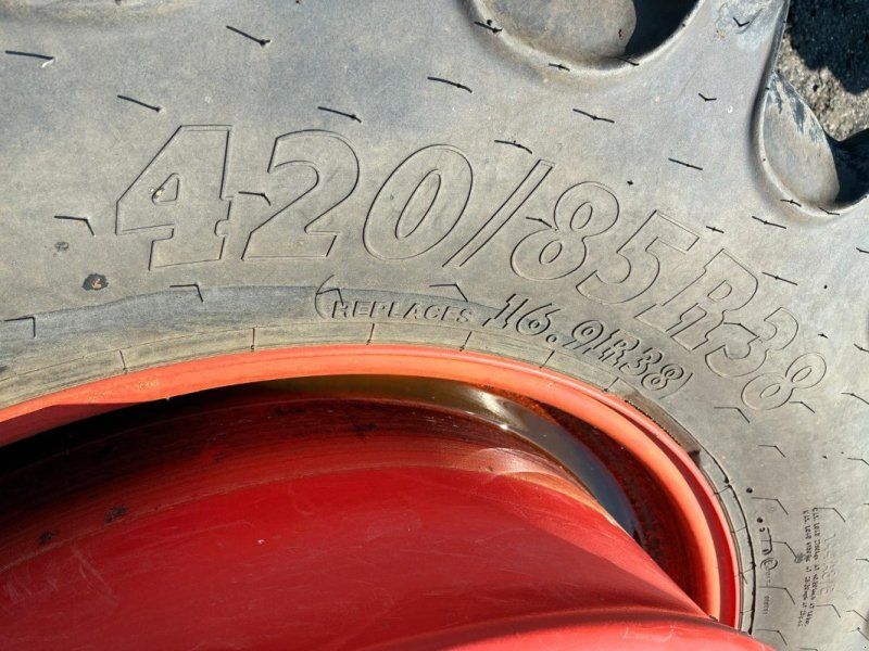 BKT 420/85R38 und 480/80R50 Zillingsräder