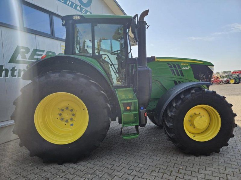John Deere 6195M