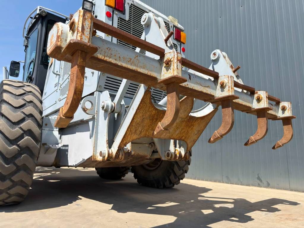 CAT 120M - CE