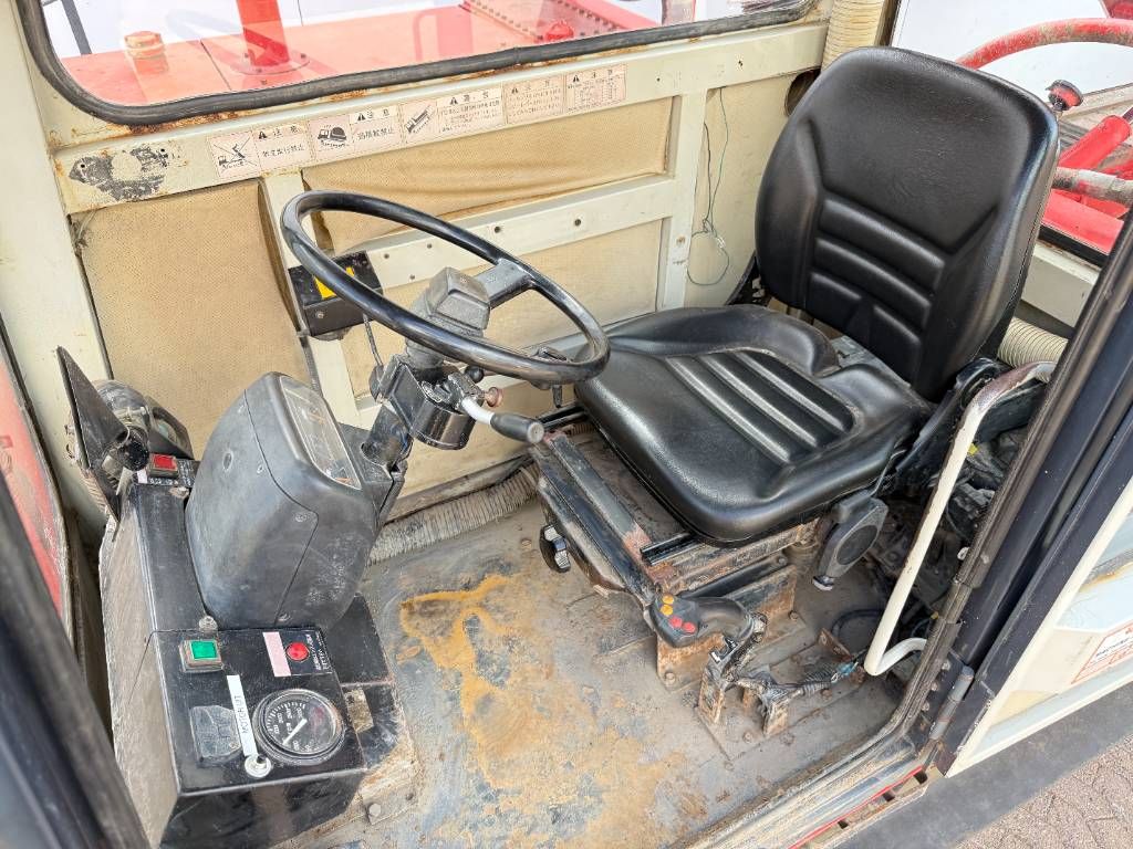 Mitsubishi LD700 - Dutch Machine / Pressurised Cabin