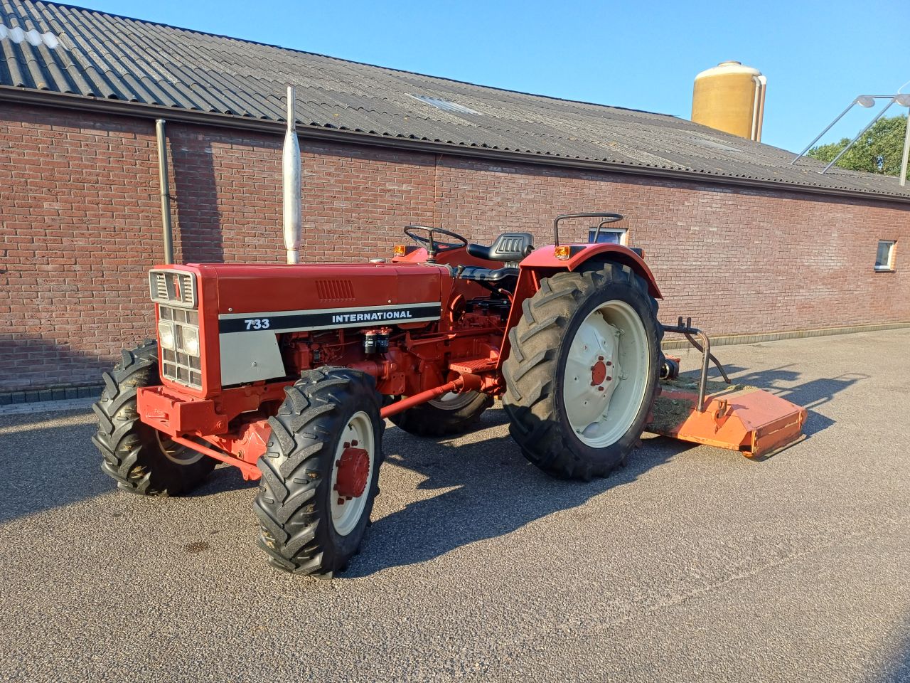 International 733 4X4