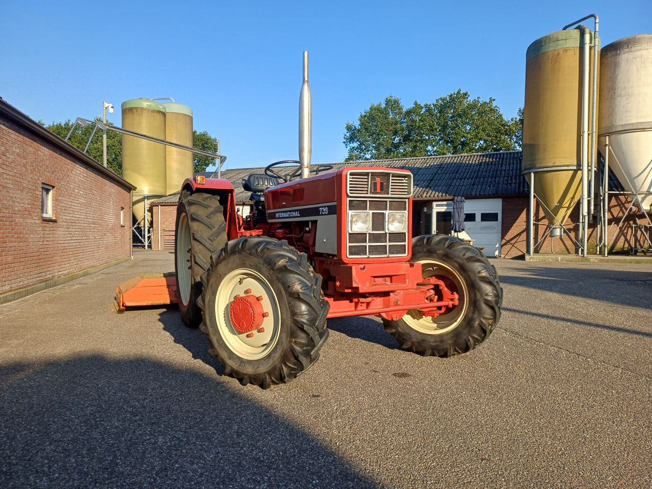 International 733 4X4