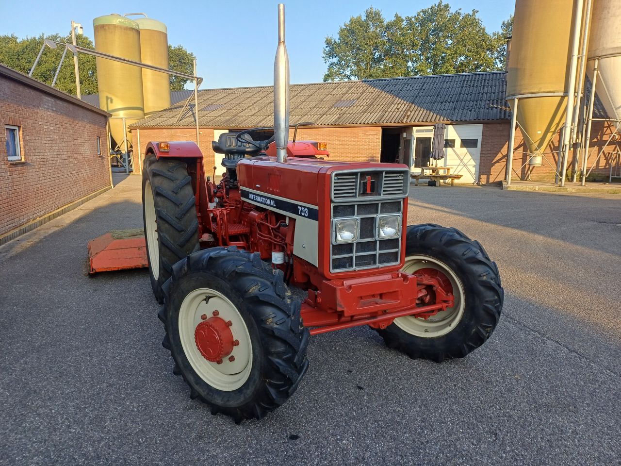 International 733 4X4