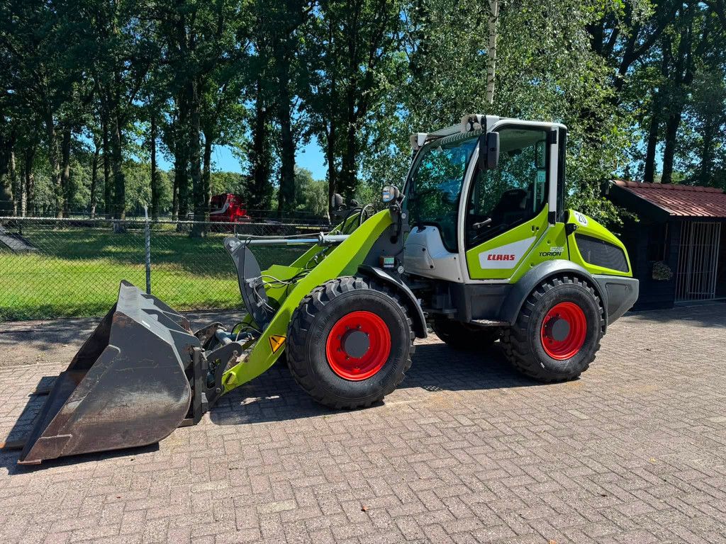 Claas Torion 535 shovel Liebherr 506 loader