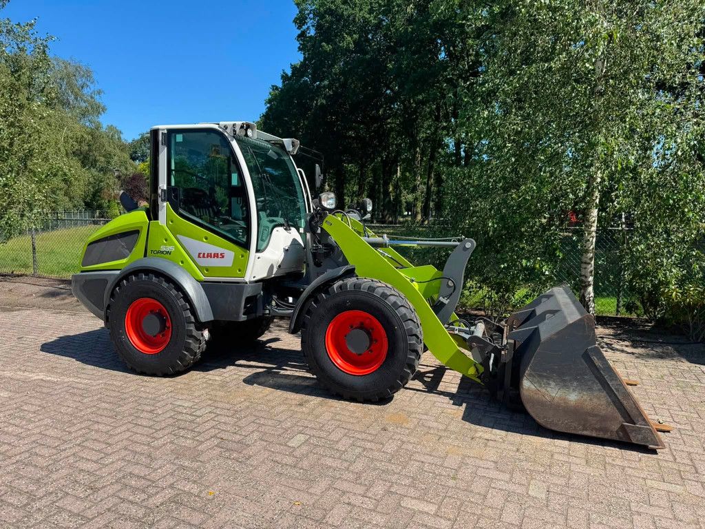 Claas Torion 535 shovel Liebherr 506 loader