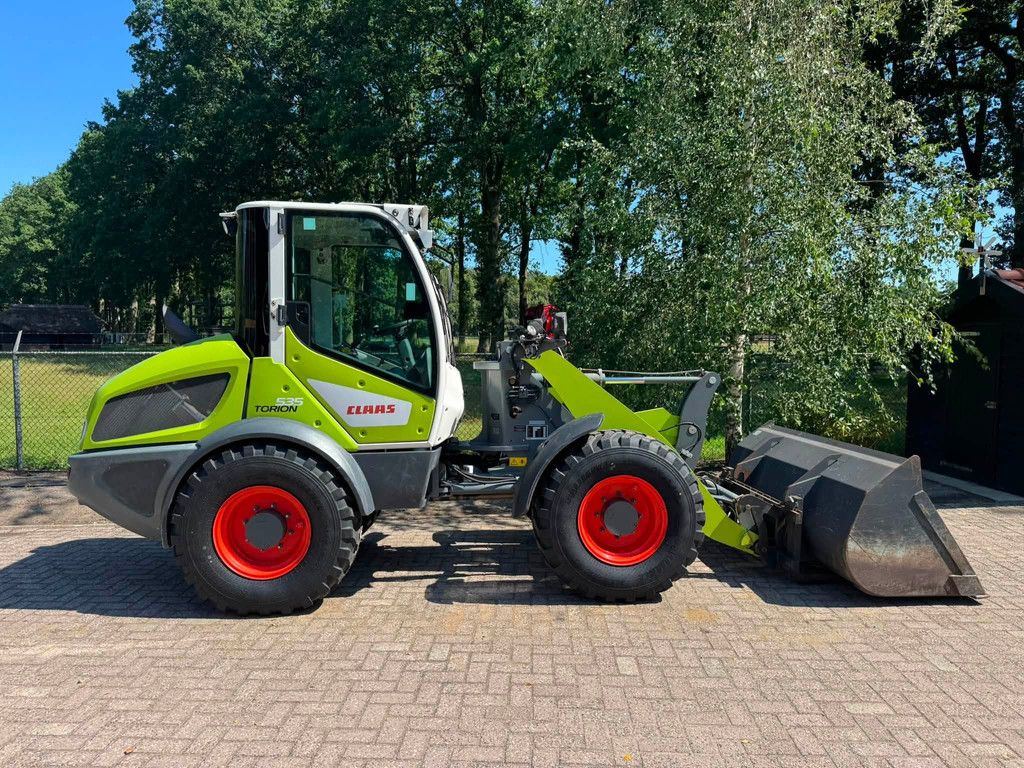 Claas Torion 535 shovel Liebherr 506 loader