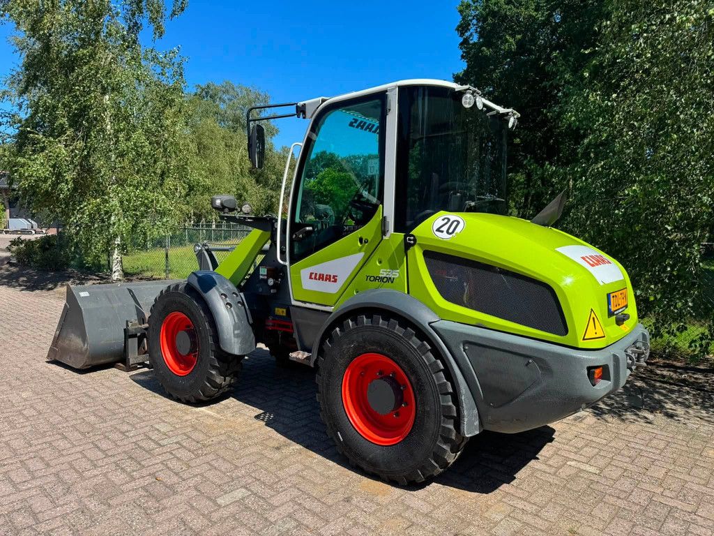 Claas Torion 535 shovel Liebherr 506 loader