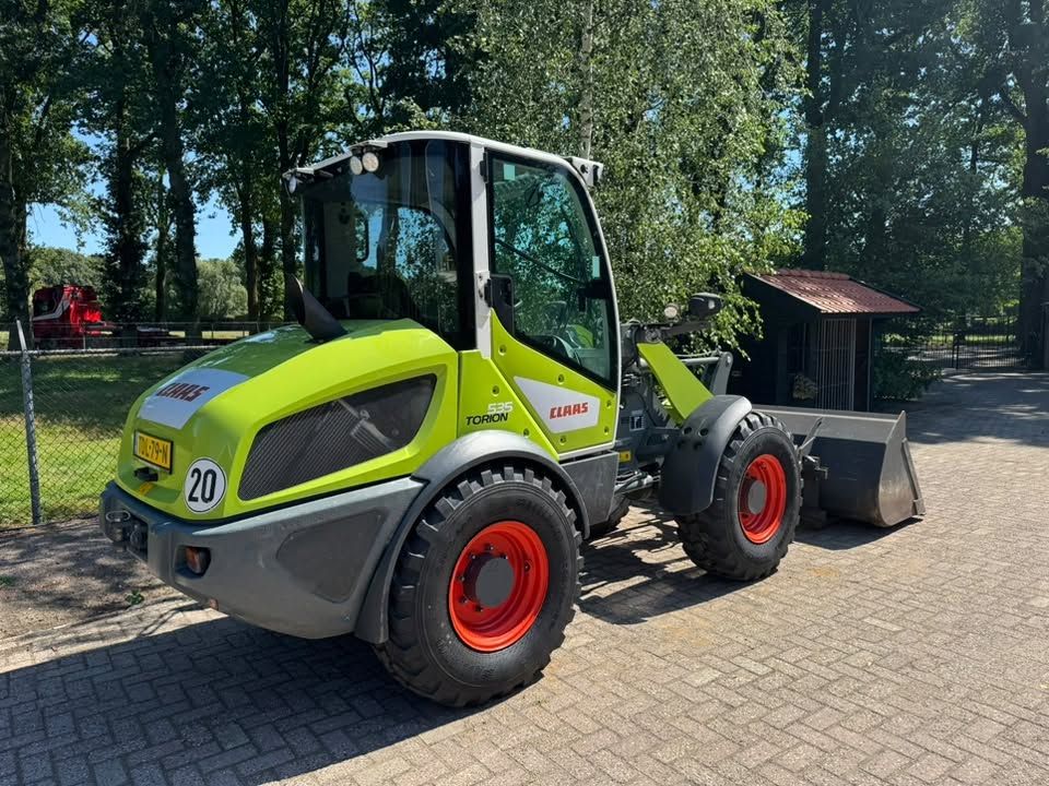 Claas Torion 535 shovel Liebherr 506 loader