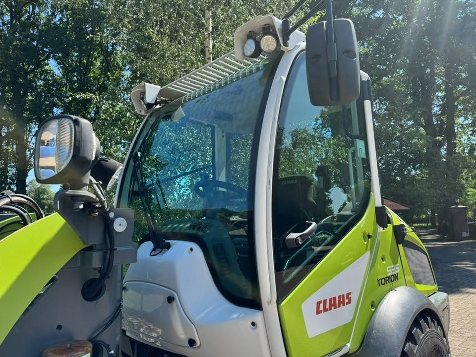 Claas Torion 535 shovel Liebherr 506 loader