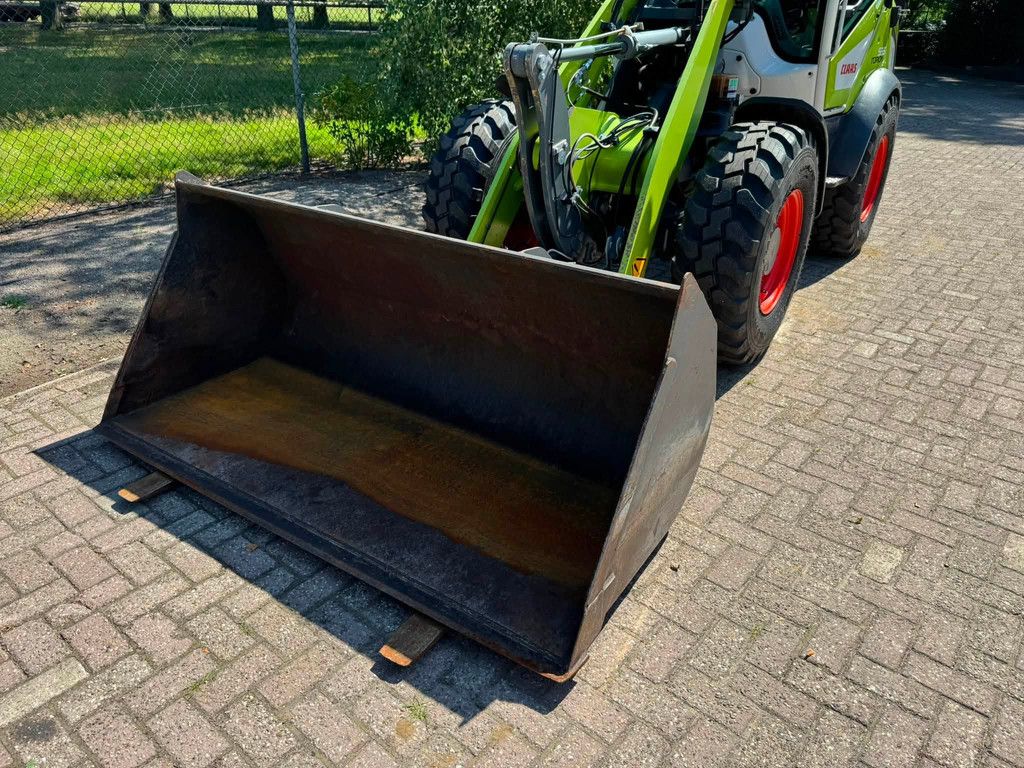 Claas Torion 535 shovel Liebherr 506 loader