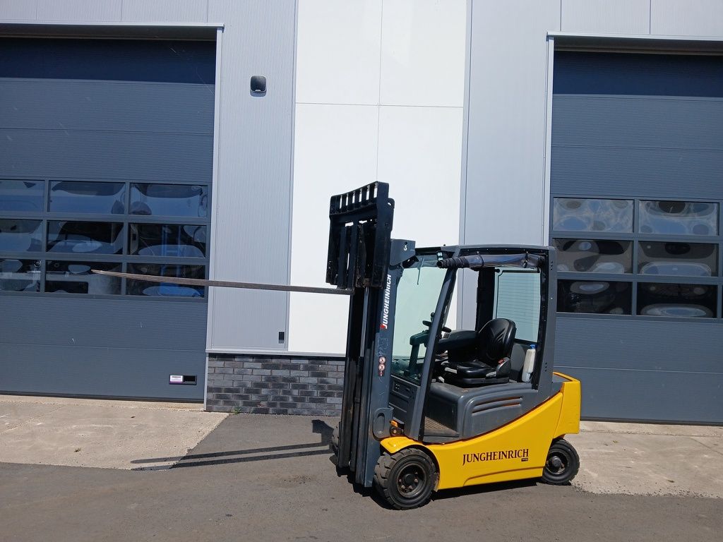 Jungheinrich EFG320