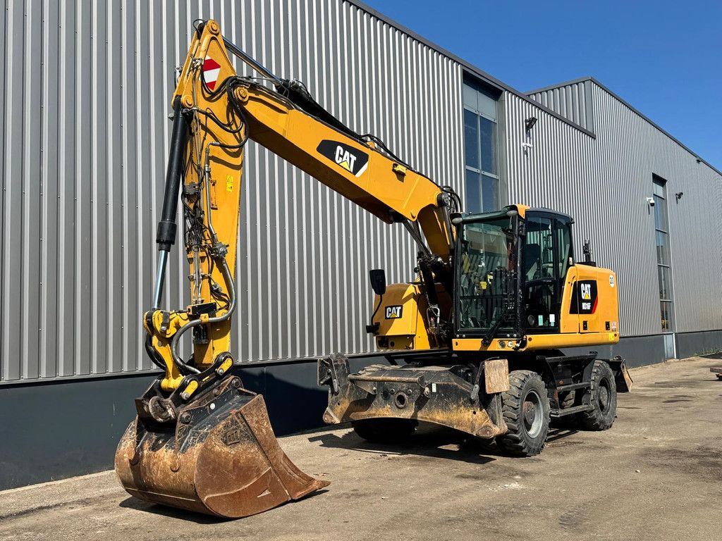 Caterpillar M316F Mobile excavator