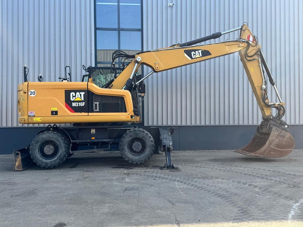 Caterpillar M316F Mobile excavator