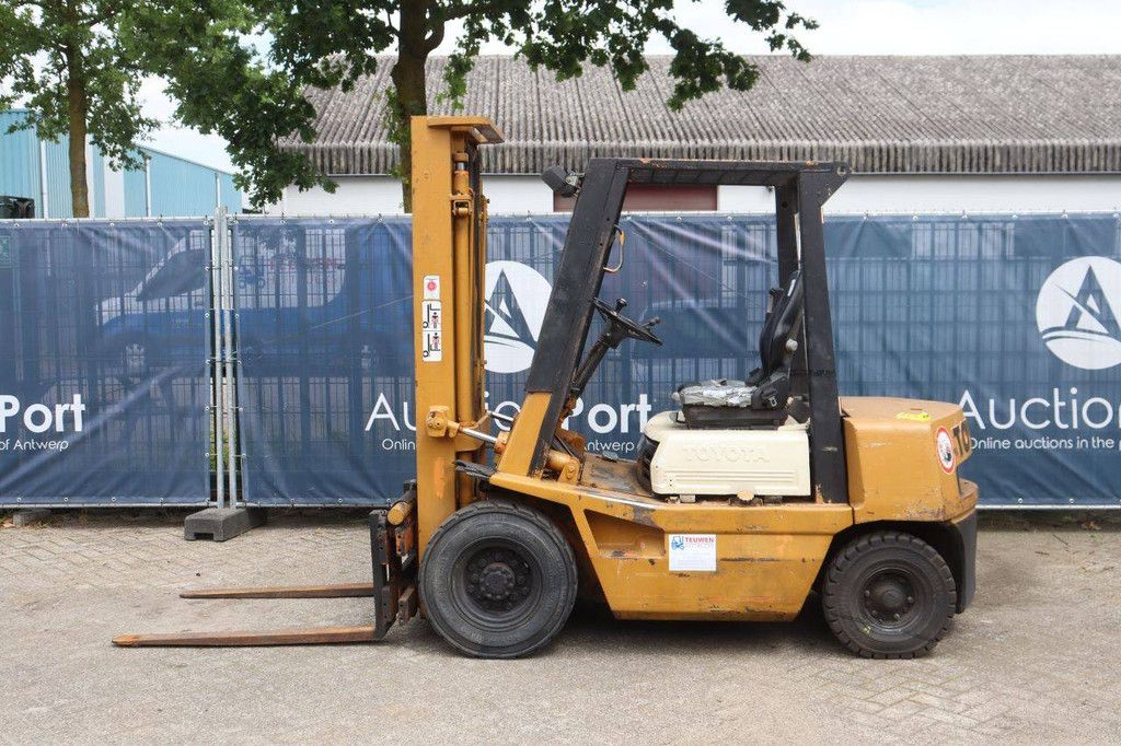 Forklift Toyota 02-4FD25 Diesel 2500kg 3.5m 1994