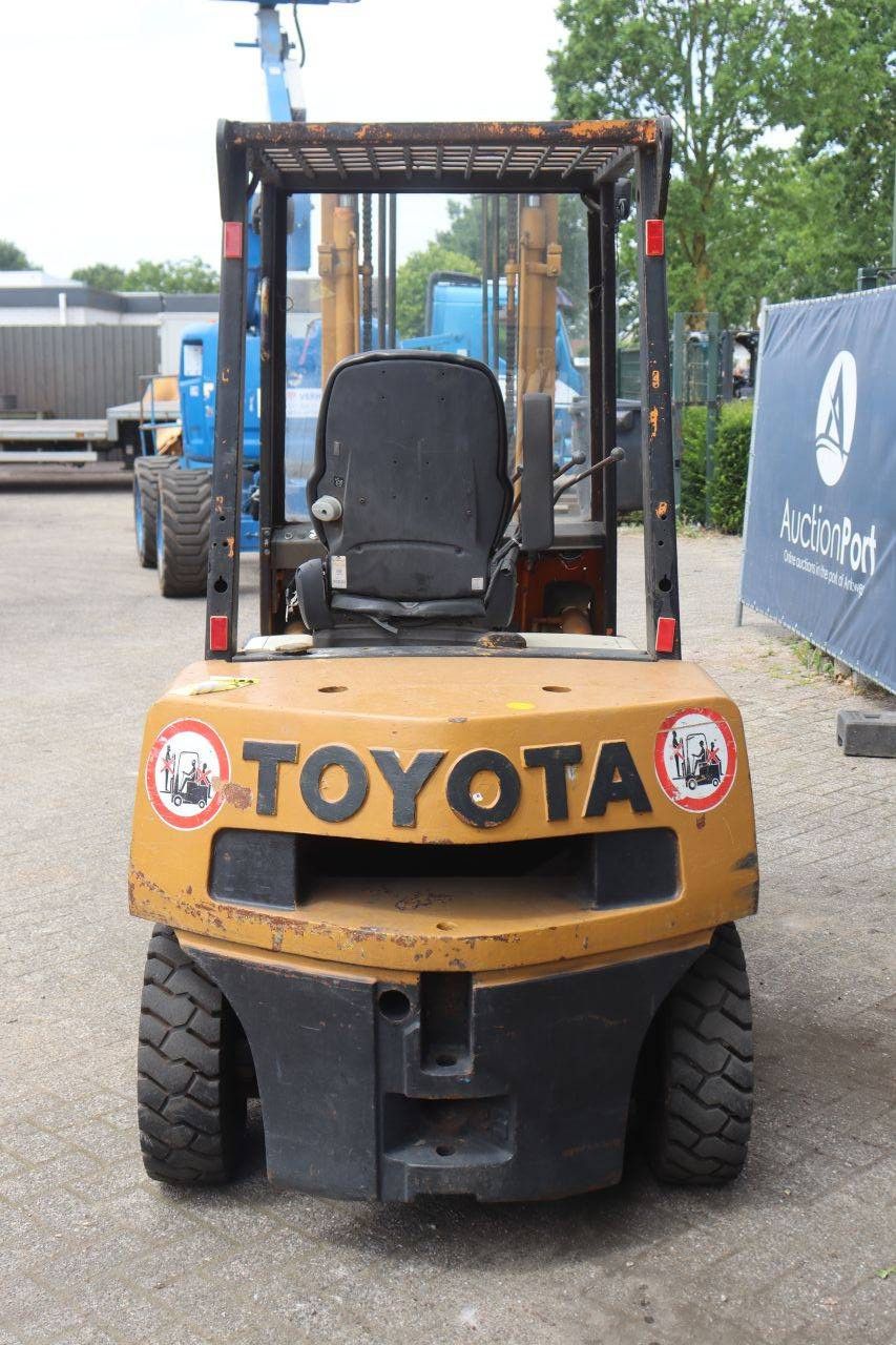 Forklift Toyota 02-4FD25 Diesel 2500kg 3.5m 1994