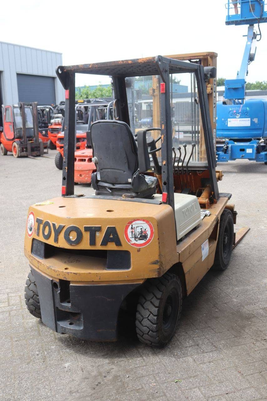 Forklift Toyota 02-4FD25 Diesel 2500kg 3.5m 1994