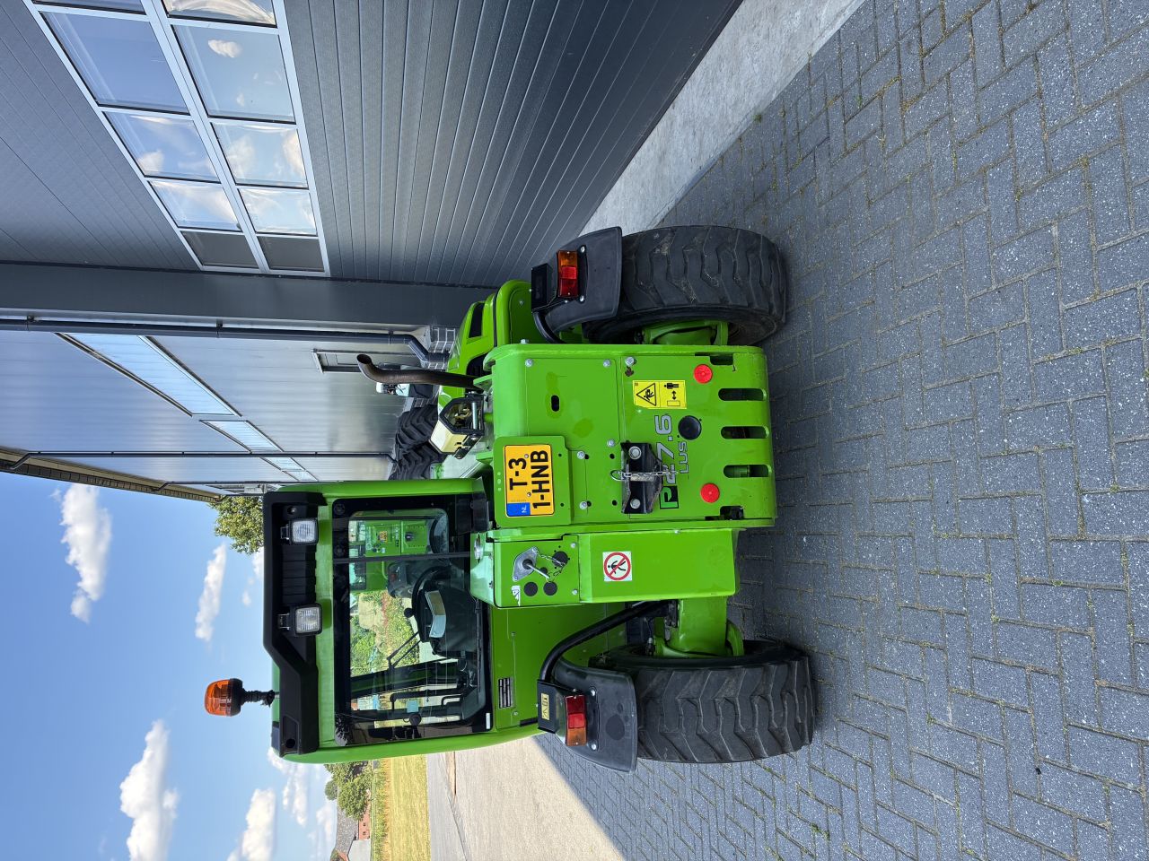 Merlo p27.6 plus 35 kmh met schepbak.