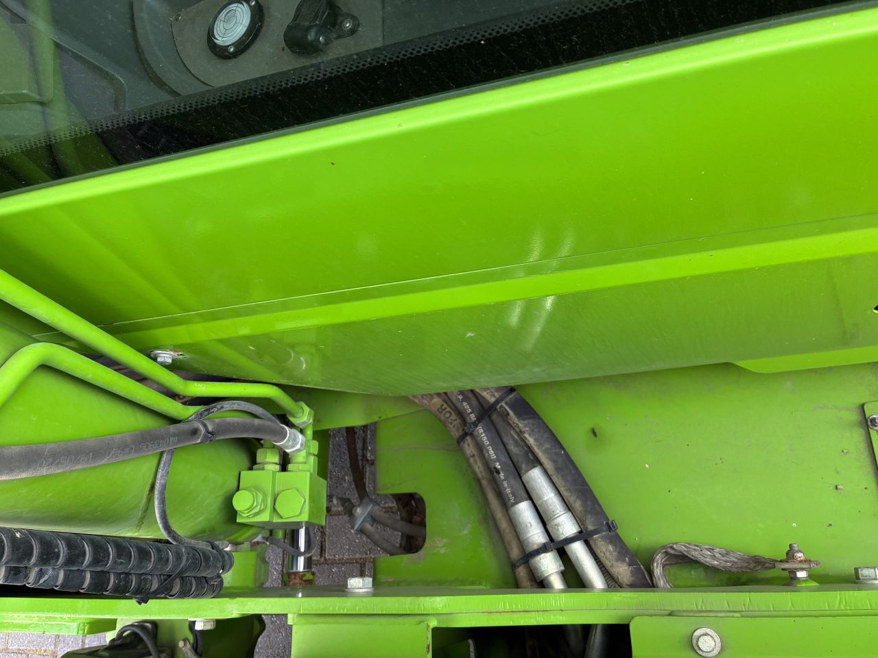 Merlo p27.6 plus 35 kmh met schepbak.