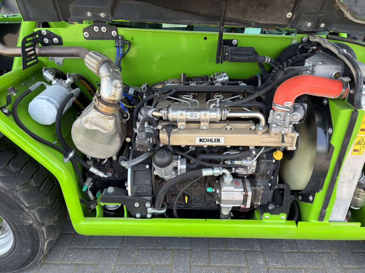 Merlo p27.6 plus 35 kmh met schepbak.
