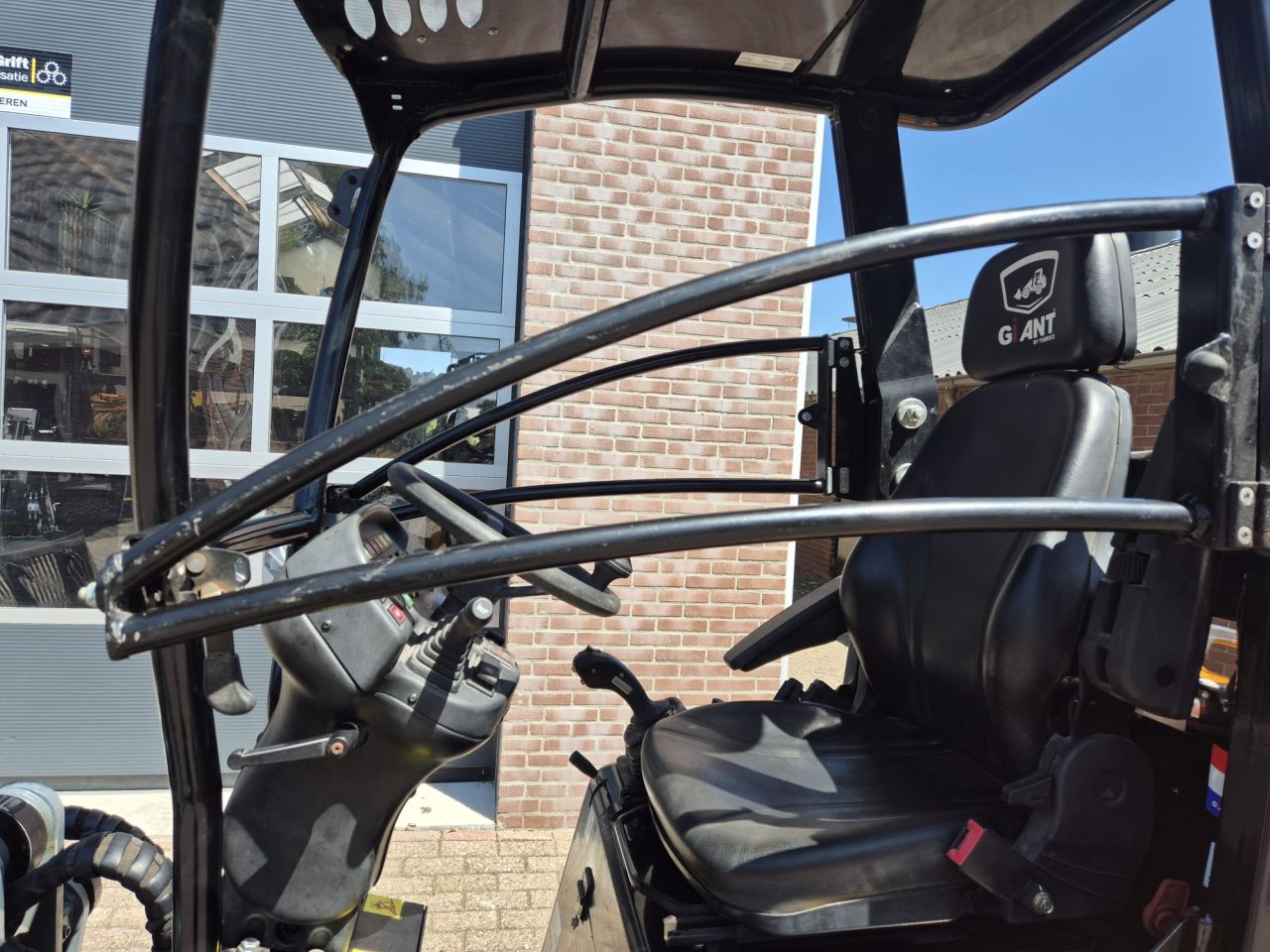 Giant G1500 Xtra shovel /bj 2024/super nette machine