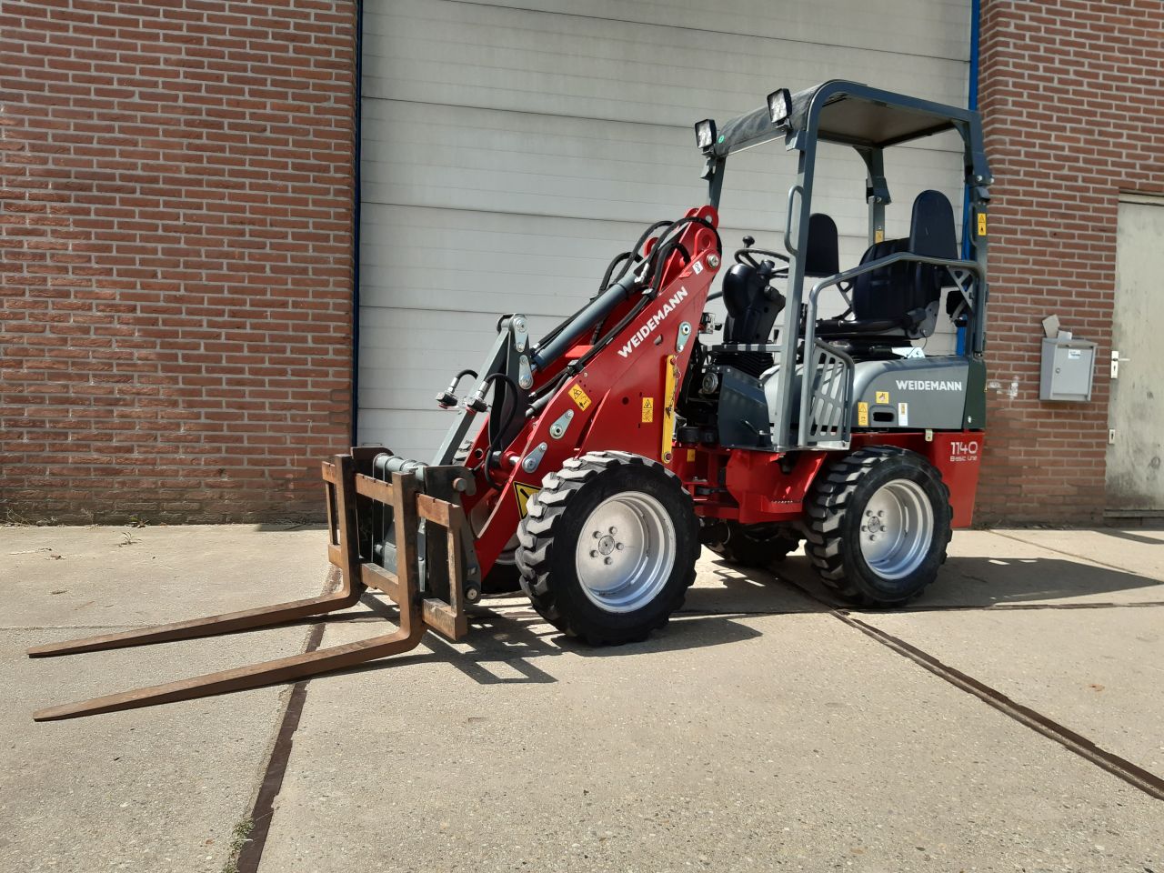 Weidemann 1140 shovel