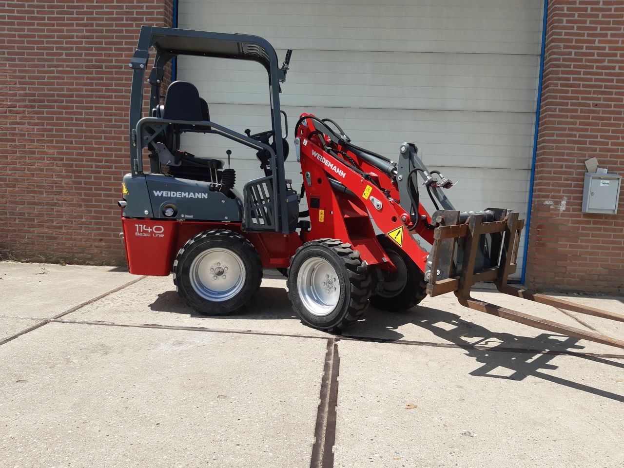 Weidemann 1140 shovel