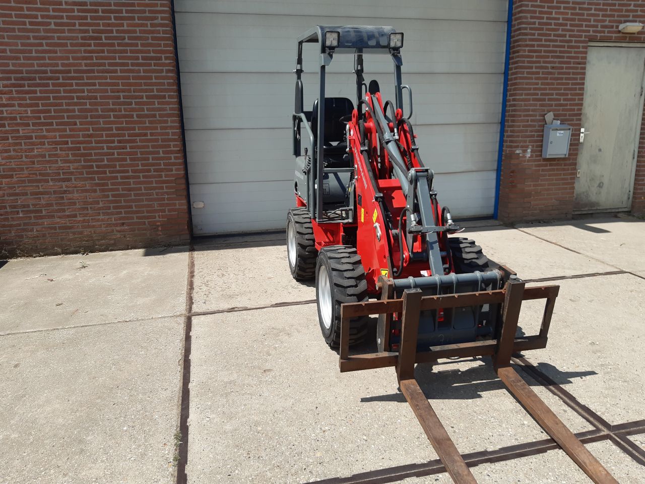 Weidemann 1140 shovel