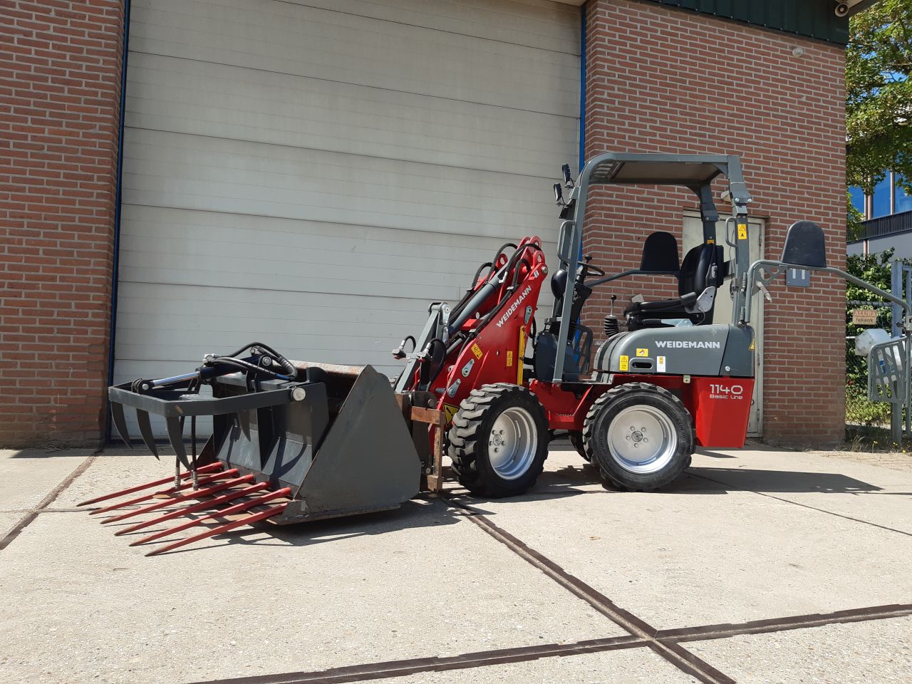 Weidemann 1140 shovel