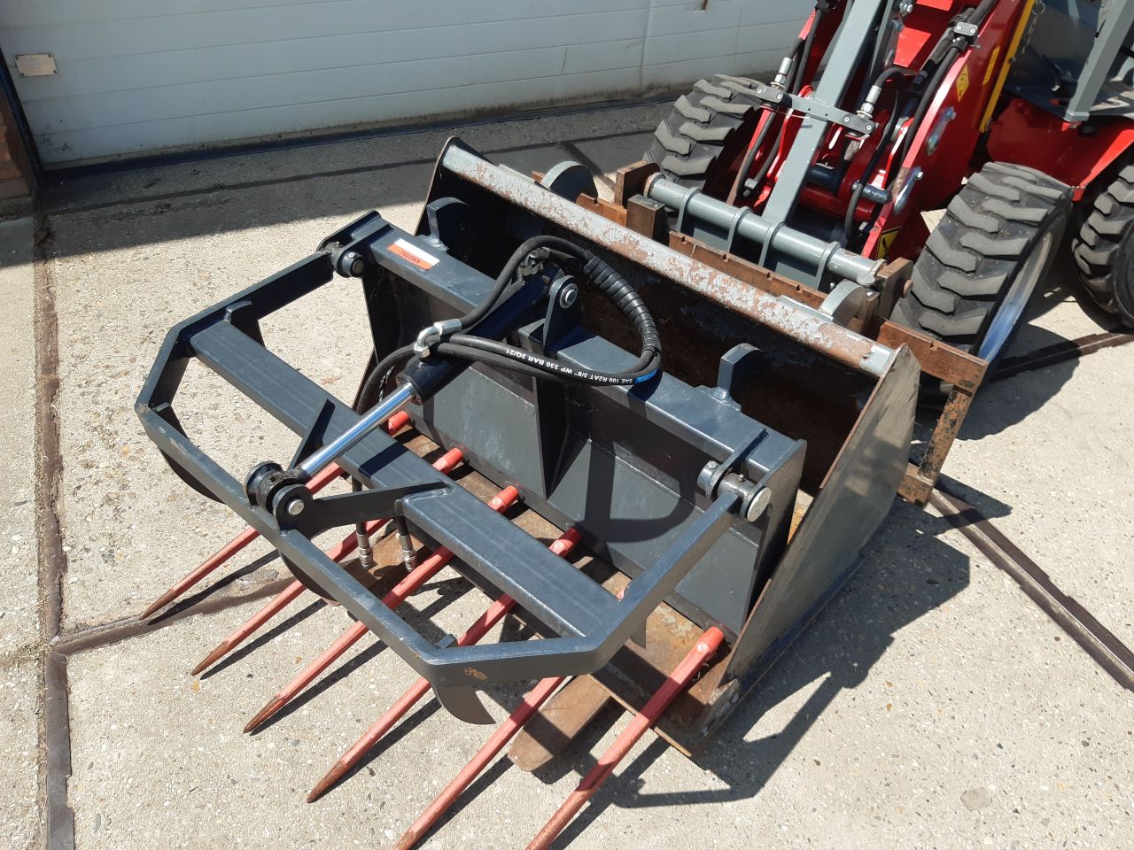Weidemann 1140 shovel