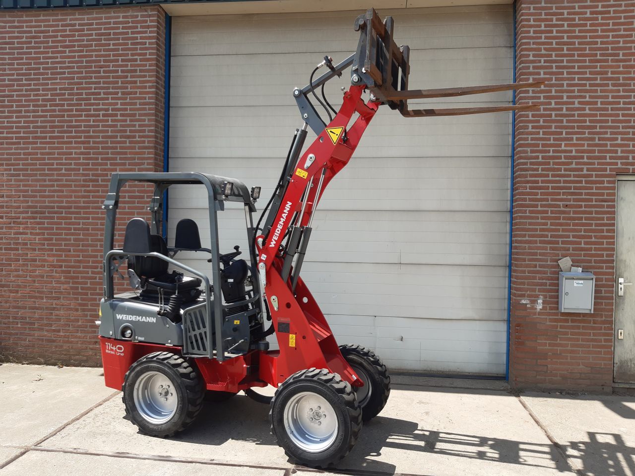 Weidemann 1140 shovel