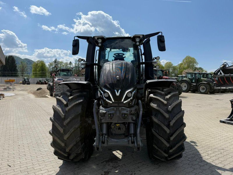 Valtra Q305