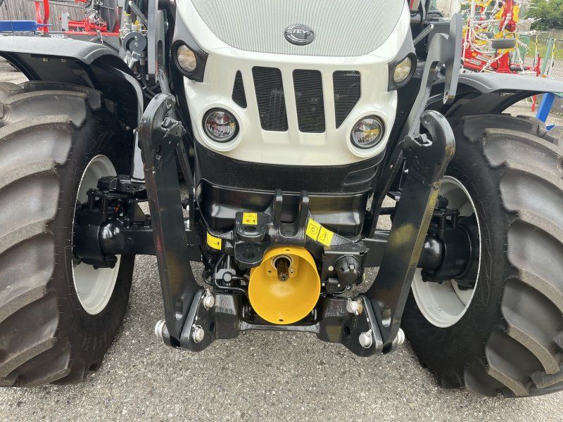 Steyr Plus 4100 mit Hauer Frontlader