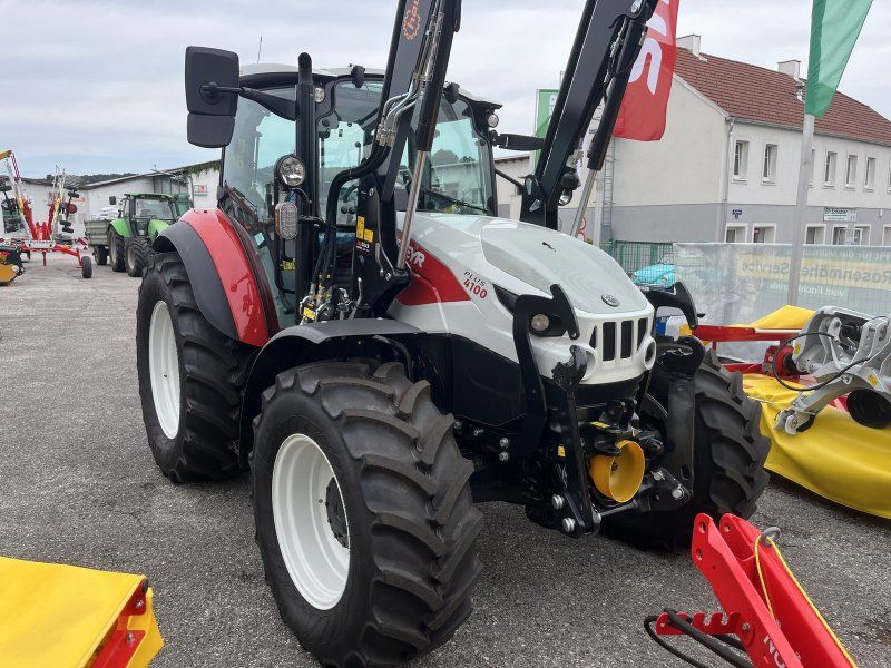 Steyr Plus 4100 mit Hauer Frontlader