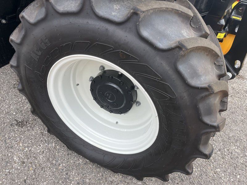 Steyr Plus 4100 mit Hauer Frontlader