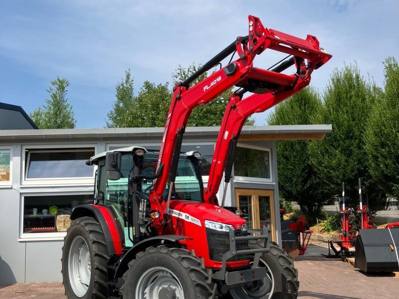 Massey Ferguson 5711M Essential Dyna-4