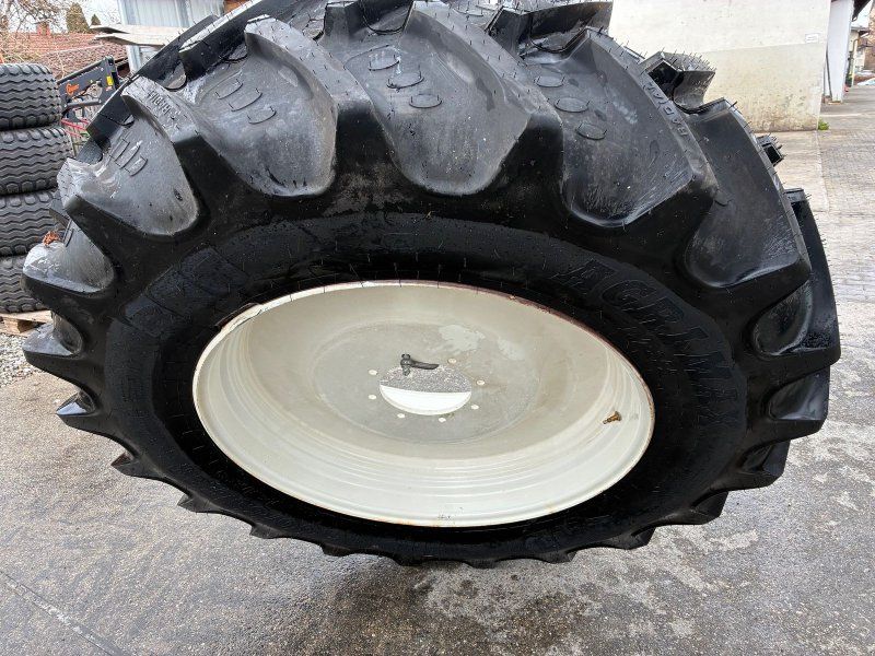 BKT 460/85 R38