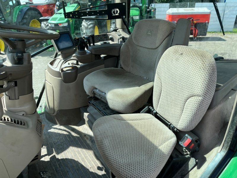 John Deere 6130R