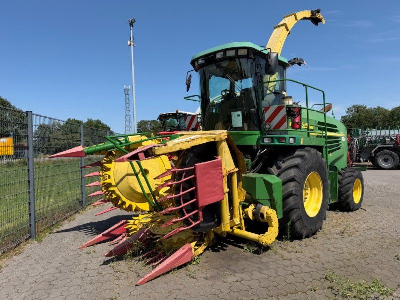 John Deere 7300
