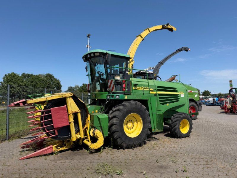 John Deere 7300
