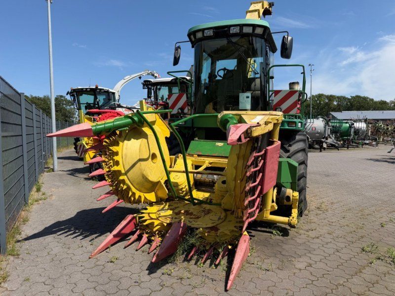 John Deere 7300